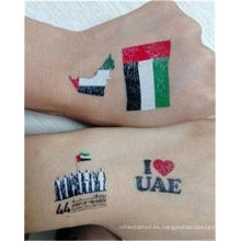 Los fanáticos de la Copa Mundial de Fútbol se enfrentan al tatuaje de la bandera pegatina